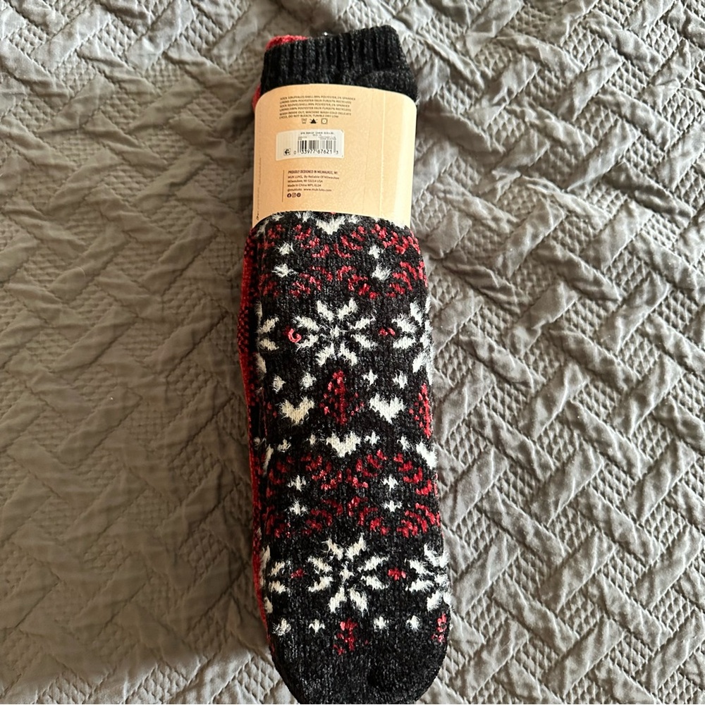 Muk Luks Cabin Cozy  Red and Black Winter Socks 2 Pack NWT - Picture 6 of 9